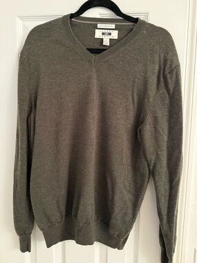 Joseph Abboud V-Neck Sweater in Olive Green